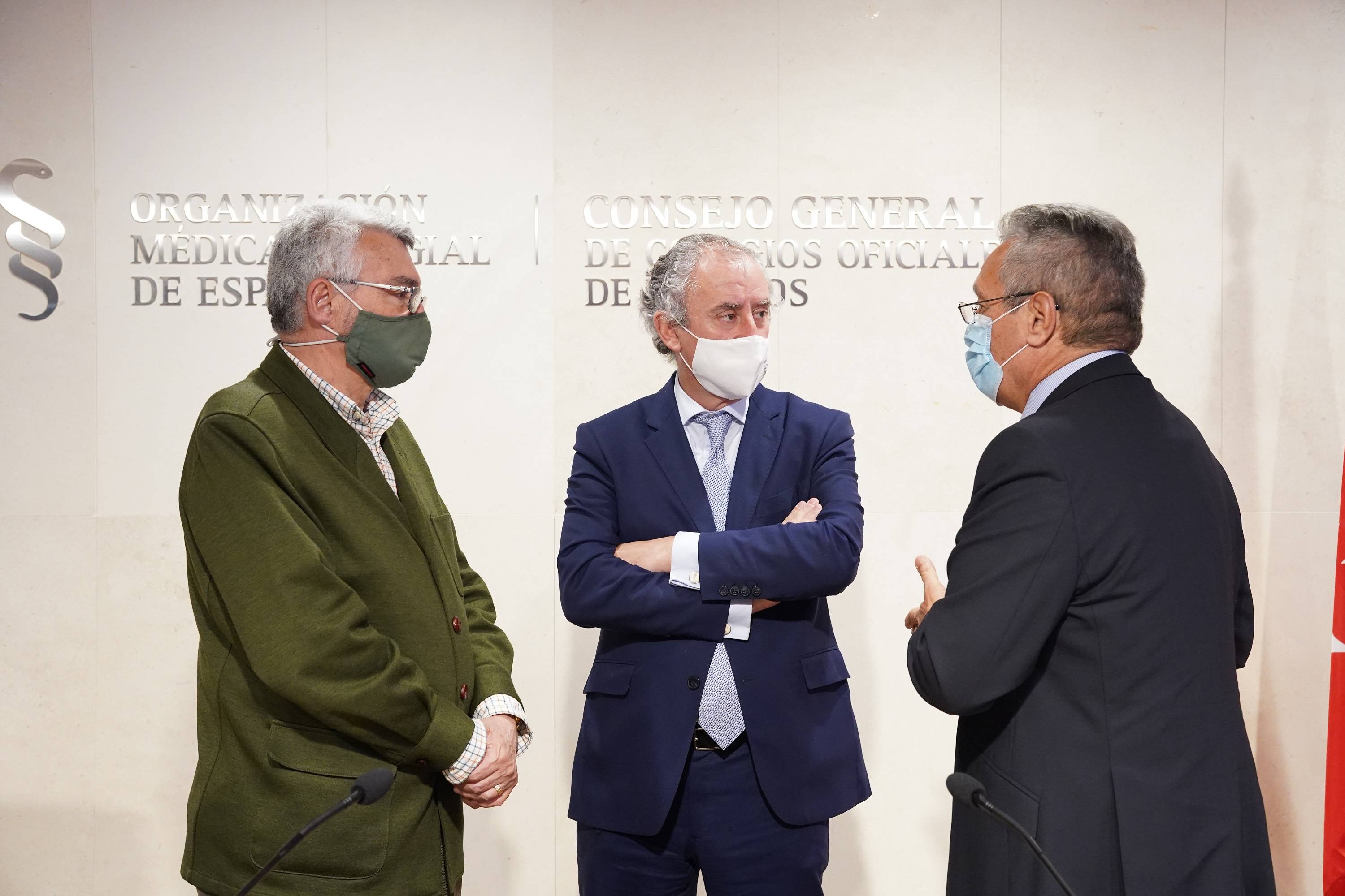 Arcadi Gual, director de SEAFORMEC; Tomás Cobo presidente del CGCOM y Alejandro Andreu, presidente de la Fundación Mutual Médica.